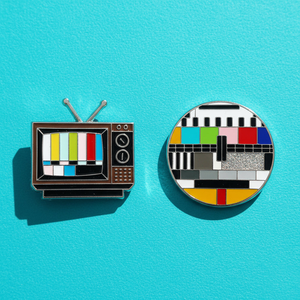 Lot de 2 Pins Vintage années 80s 90s - Pins poste TV rétro