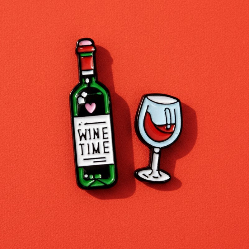 Pins mignon coeur et bouteille de vin - Pins Fan de Bon Vin