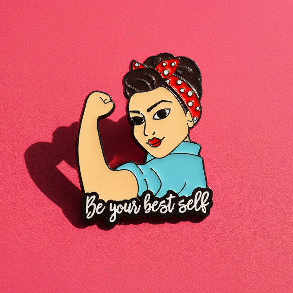 Pin's féministe - Pin's Girl Power Bras levé - Sois la meilleure version de toi même