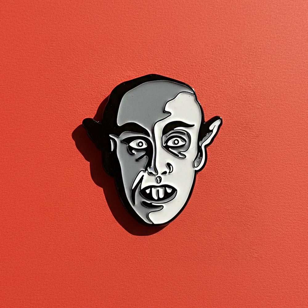 Pin's Vampire Classique Nosferatu  - L'Horreur Chic à Porter !