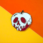 Pin's Pomme empoisonnée version tête de mort