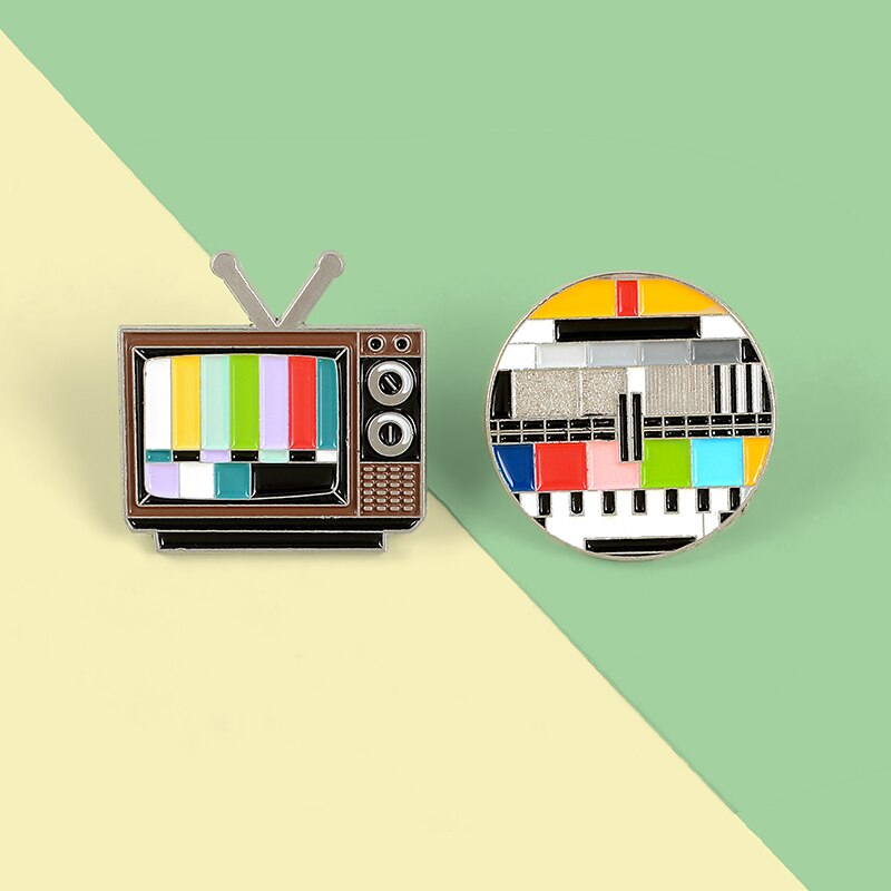 Lot de 2 Pins Vintage années 80s 90s - Pins poste TV rétro