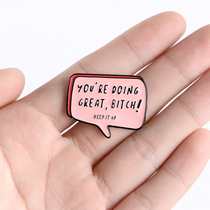 Pins Cool pour Fille "You're doing great bitch ! " Pin's féminisme - Pins Message