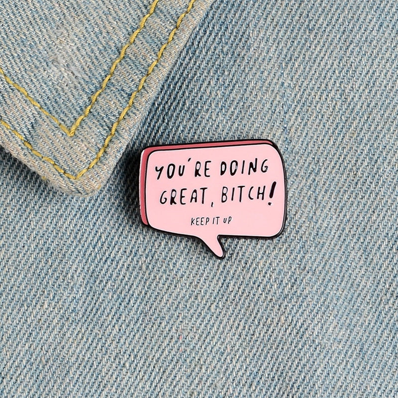 Pins Cool pour Fille "You're doing great bitch ! " Pin's féminisme - Pins Message