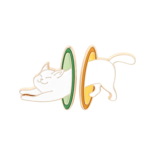 Pins chat cirque cartoon mignon dans cerceau pins émaillé avec chainette Pins mignons femme enfant