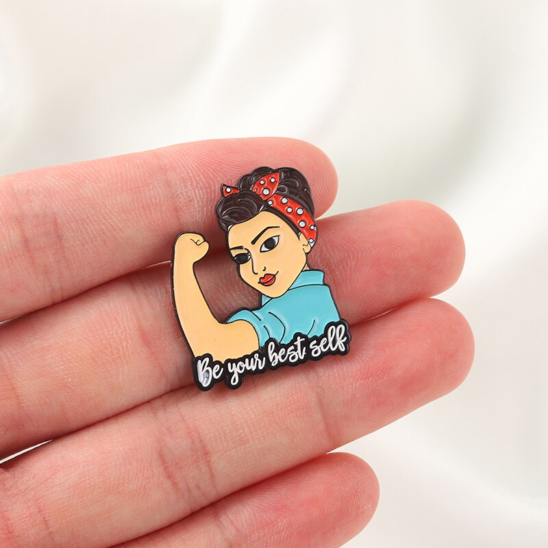 Pin's féministe - Pin's Girl Power Bras levé - Sois la meilleure version de toi même