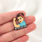 Pin's féministe - Pin's Girl Power Bras levé - Sois la meilleure version de toi même