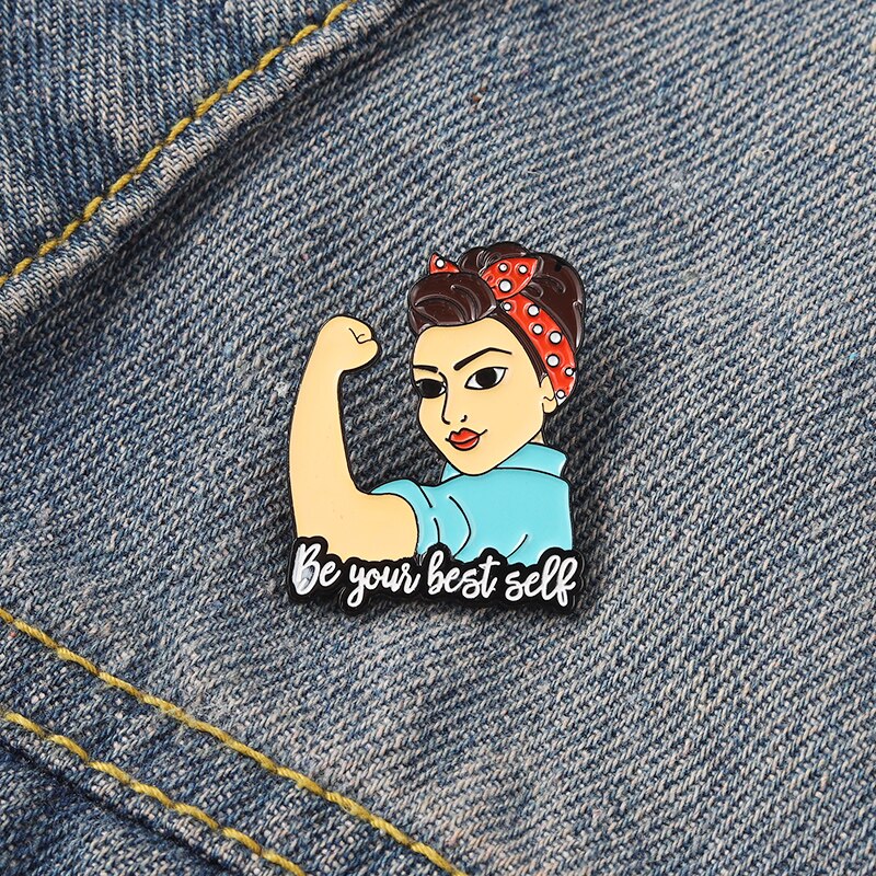 Pin's féministe - Pin's Girl Power Bras levé - Sois la meilleure version de toi même